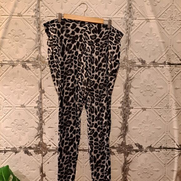 Voll Comfort Causal Animal Print Black/Grey Plus Size Leggings Size 2XL NWOT - Picture 4 of 10
